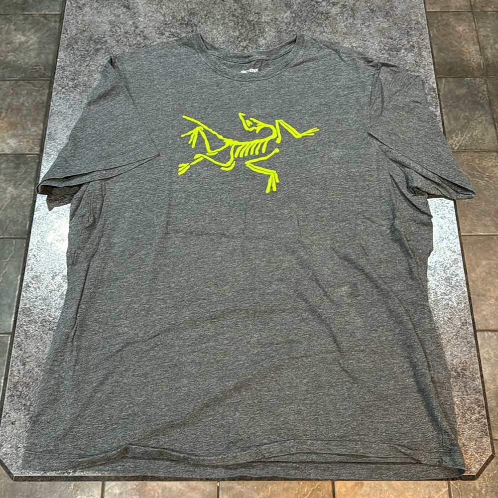 Arc’teryx tshirt. Size XXL Dark Gray and Lime Green print